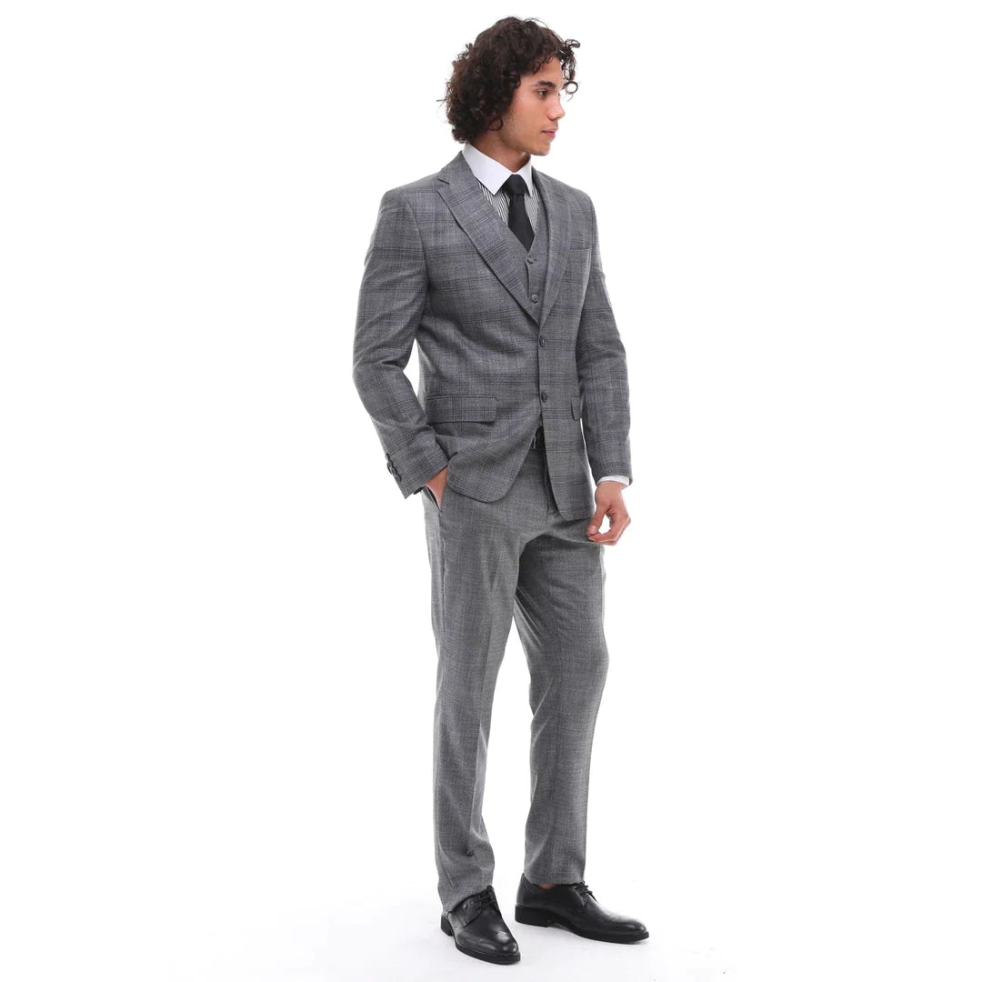 Terno masculino de 3 peças, cinza e azul xadrez, colete e calça contrastantes, ideal para casamento e formatura.