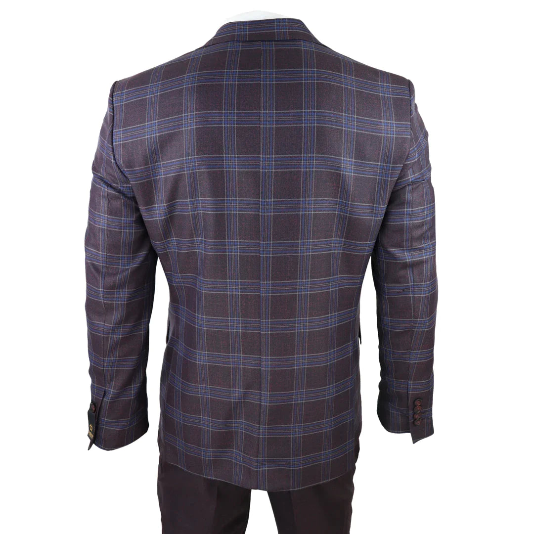 Terno masculino de 3 peças em xadrez roxo e azul com colete e calça contrastantes para casamento.