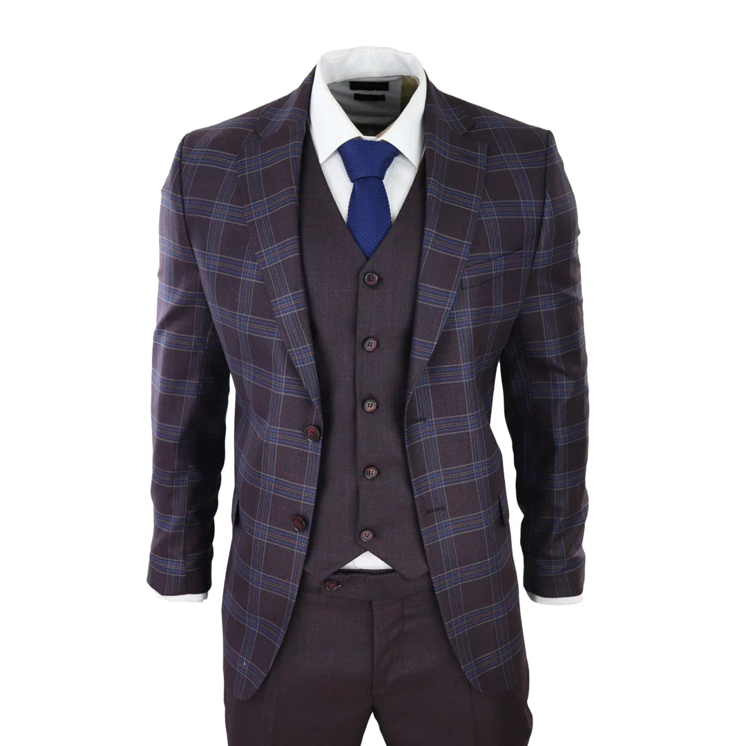 Terno masculino de 3 peças em xadrez roxo e azul com colete e calça contrastantes para casamento.