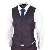Terno masculino de 3 peças em xadrez roxo e azul com colete e calça contrastantes para casamento.