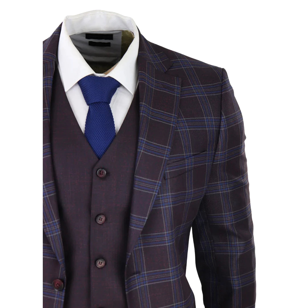 Terno masculino de 3 peças em xadrez roxo e azul com colete e calça contrastantes para casamento.