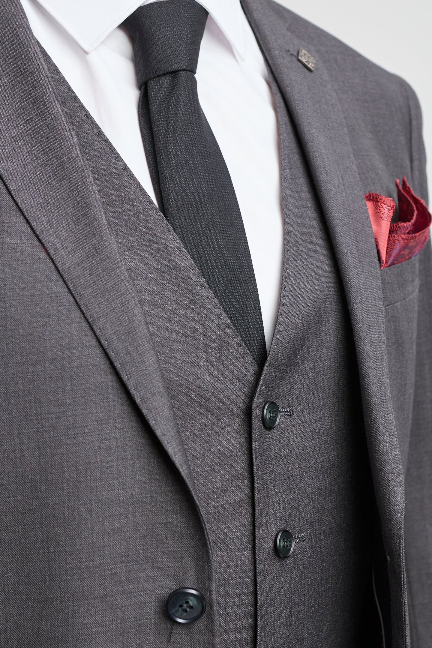 Terno masculino cinza escuro carvão de 3 peças com costura clássica para casamento, verão e formatura.