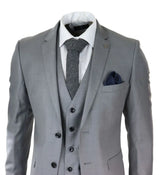 Terno masculino cinza claro de 3 peças com costura clássica para casamento, verão e formatura. Ideal para noivos.