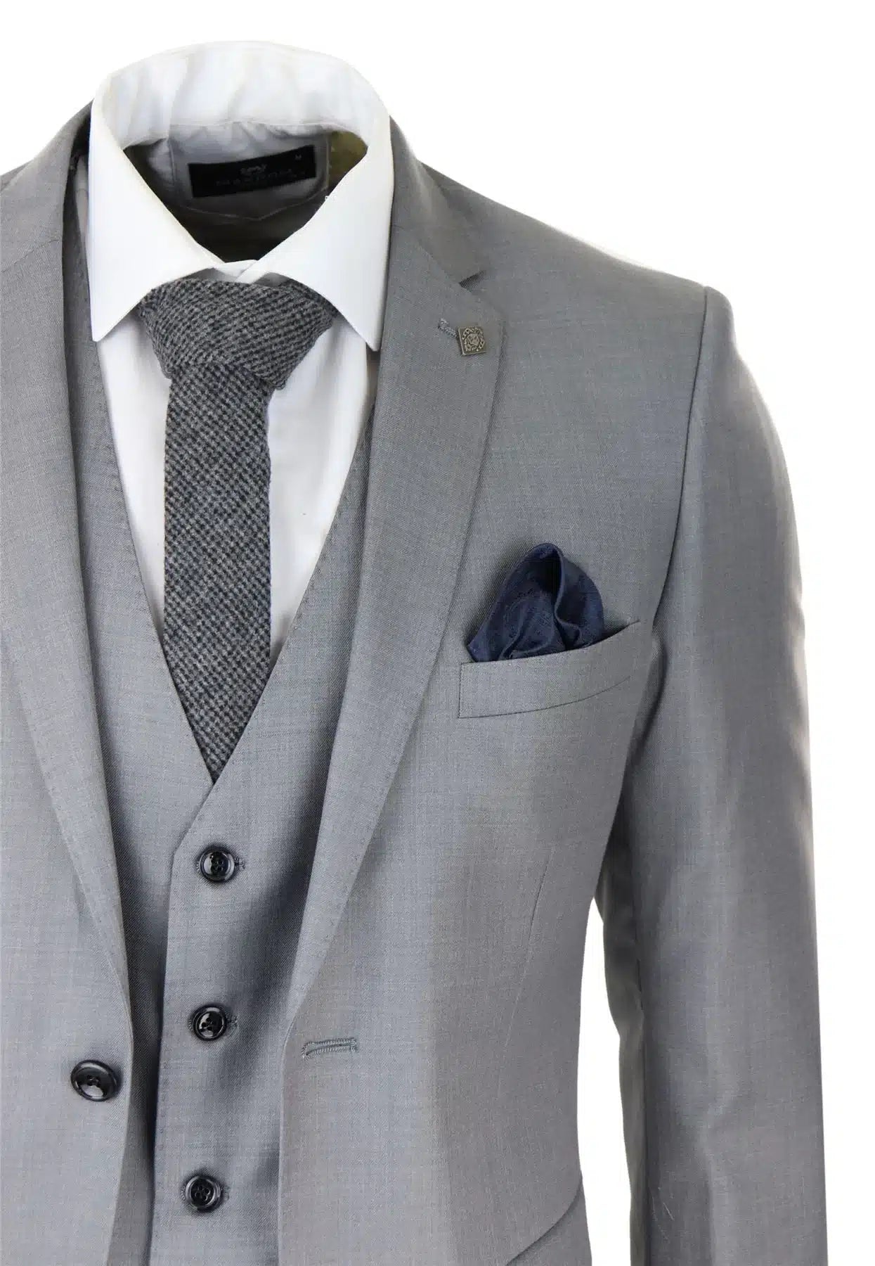 Terno masculino cinza claro de 3 peças com costura clássica para casamento, verão e formatura. Ideal para noivos.