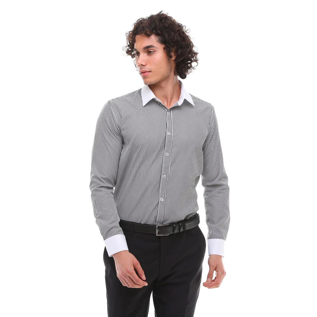 Camisa social masculina listrada com botões e gola clássica - Preta