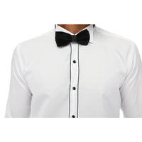 Camisa masculina de smoking com colarinho wingtip, branca com detalhes em preto e punho duplo, estilo clássico para jantar.