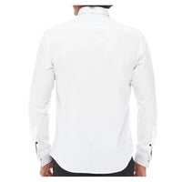 Camisa masculina de smoking com colarinho wingtip, branca com detalhes em preto e punho duplo, estilo clássico para jantar.