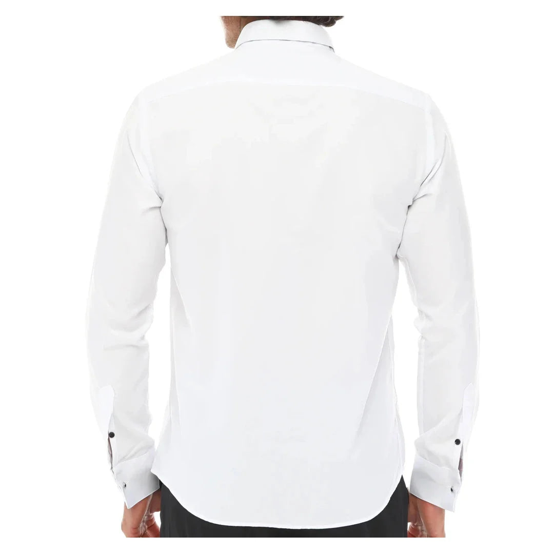 Camisa masculina de smoking com colarinho wingtip, branca com detalhes em preto e punho duplo, estilo clássico para jantar.