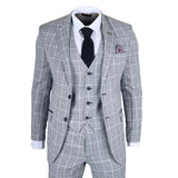 Terno xadrez cinza com camisa branca, gravata preta e lenço de bolso sobre fundo branco.