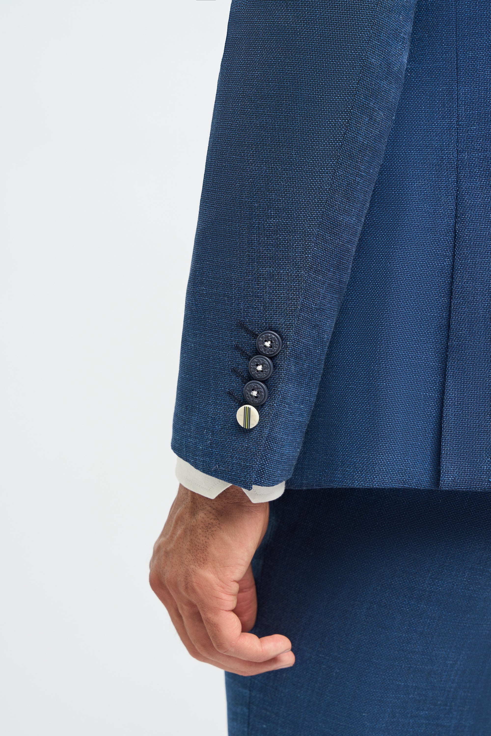 Terno masculino azul de linho para o verão