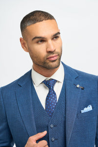 Terno masculino azul de linho para o verão
