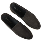 Mocassins masculinos de camurça preta, modelo slip-on, confortáveis.