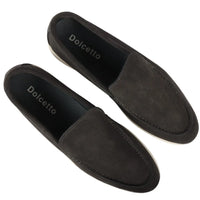 Mocassins masculinos de camurça preta, modelo slip-on, confortáveis.