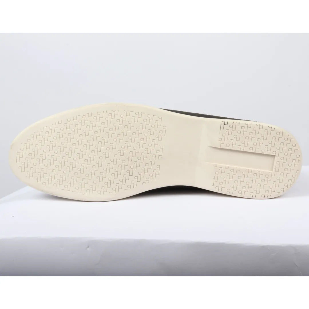 Mocassins masculinos de camurça preta, modelo slip-on, confortáveis.