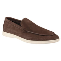Mocassins masculinos de camurça marrom, modelo slip-on, confortáveis.