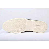 Mocassins masculinos de camurça cinza, modelo slip-on, confortáveis e sem fecho.
