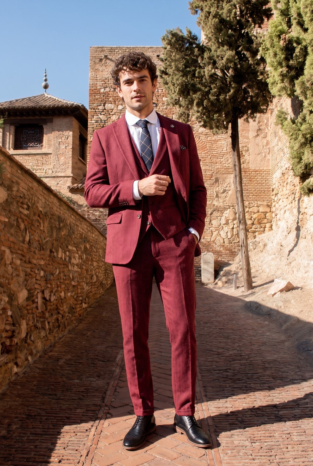 Look #181 styled with Terno masculino de tweed de 3 peças em espinha de peixe na cor vinho - STZ11