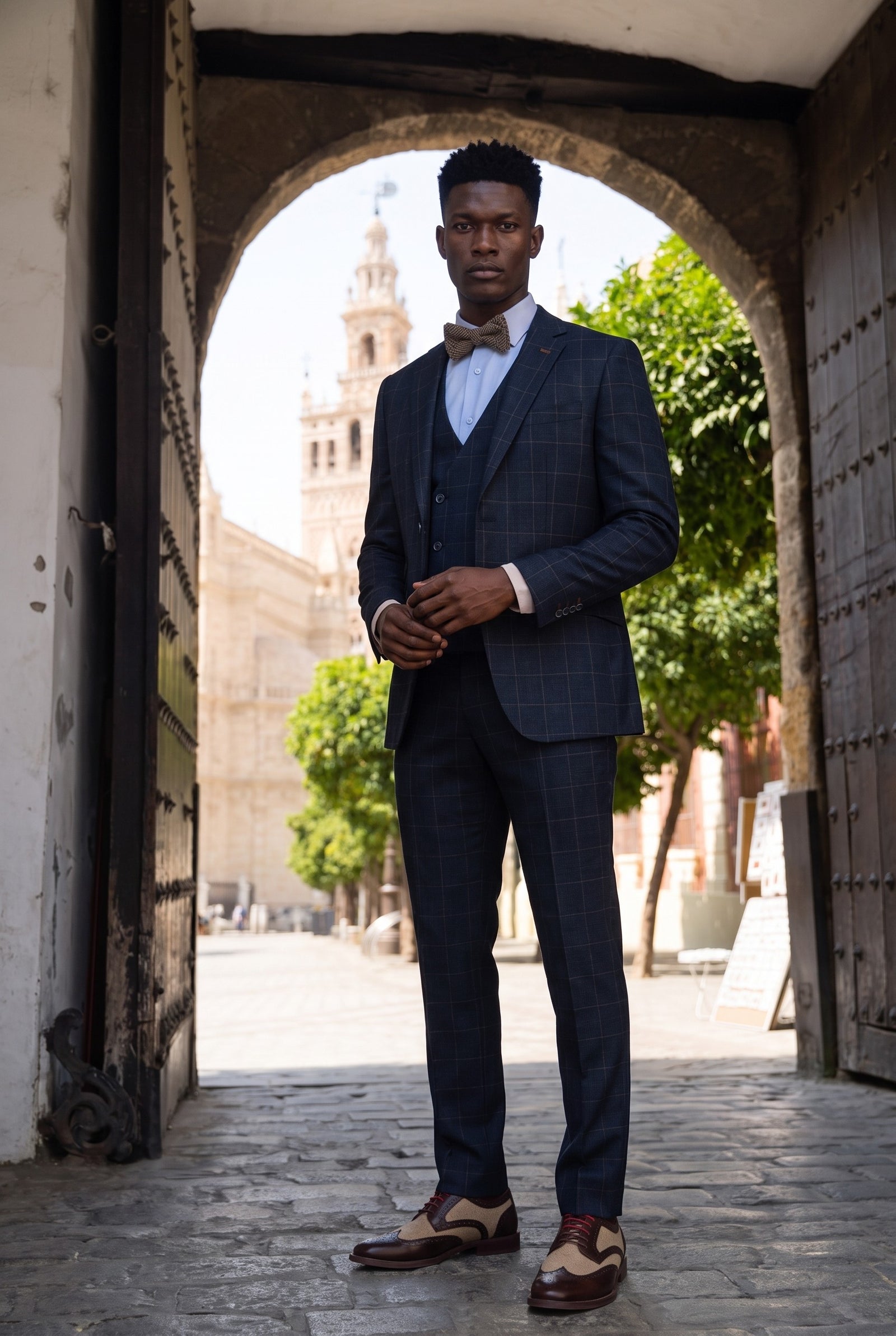 Look #265 styled with Torino - Terno masculino de três peças com corte sob medida e estampa xadrez azul-marinho