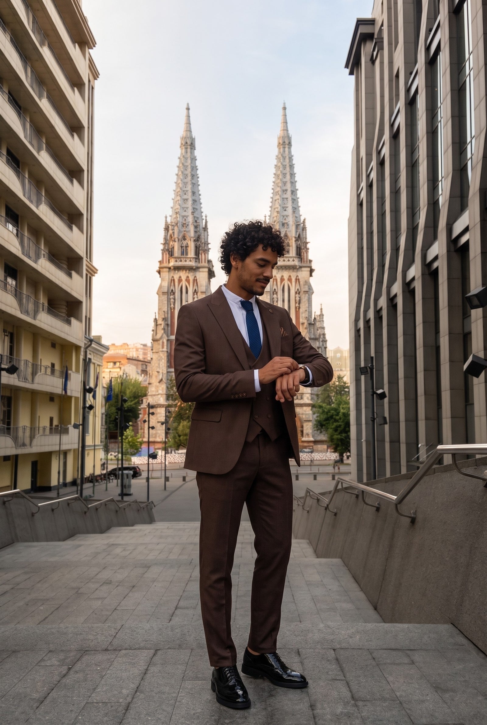 Look #305 styled with IM32 - Terno masculino liso de 3 peças marrom escuro