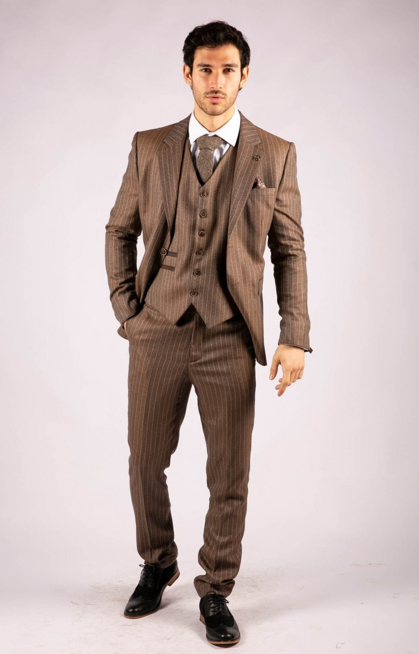 Terno masculino de 3 peças em tweed espinha de peixe com risca de giz marrom carvalho