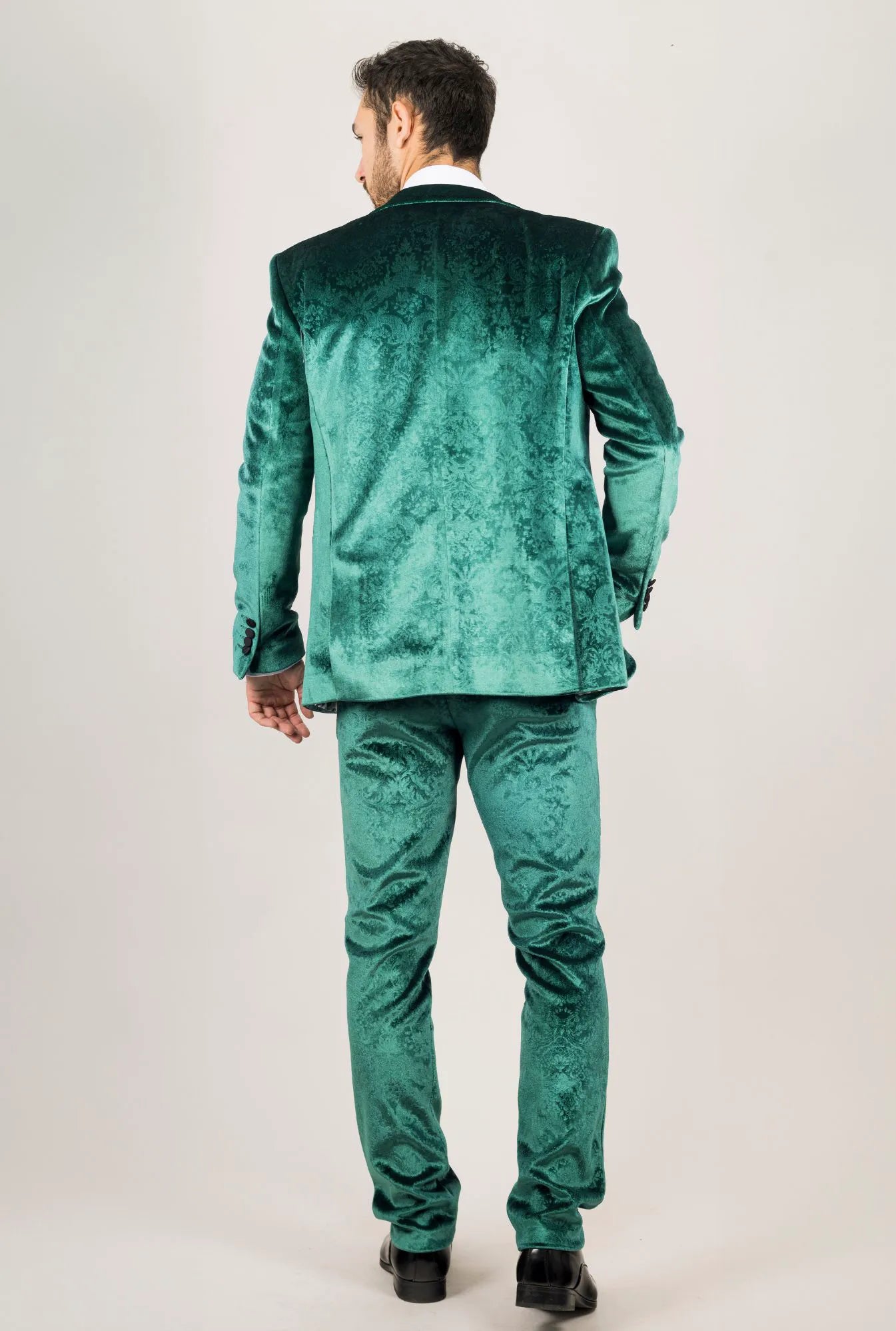 Smoking de casamento masculino AK-25 verde esmeralda de três peças em veludo com lapelas pretas.