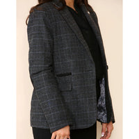 Terno feminino cinza com blazer xadrez de tweed