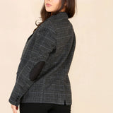 Terno feminino cinza com blazer xadrez de tweed
