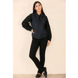 Conjunto feminino com colete xadrez tweed azul.