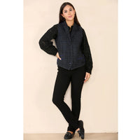 Conjunto feminino com colete xadrez tweed azul.