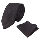Conjunto de gravata e lenço de bolso masculino em tweed cor ameixa com padrão espinha de peixe
