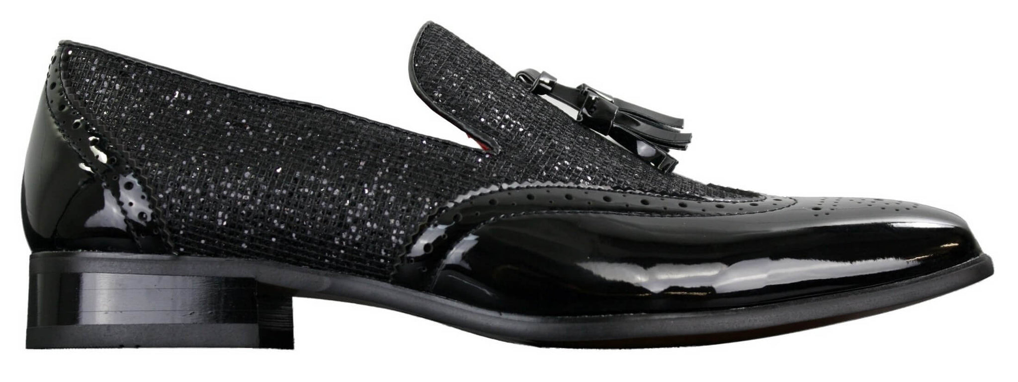 Sapatos masculinos elegantes para festa, com borlas brilhantes, nas cores vermelho, prata e preto, estilo slip-on, em couro envernizado.