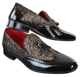 Sapatos masculinos elegantes para festa, com borlas brilhantes, nas cores vermelho, prata e preto, estilo slip-on, em couro envernizado.