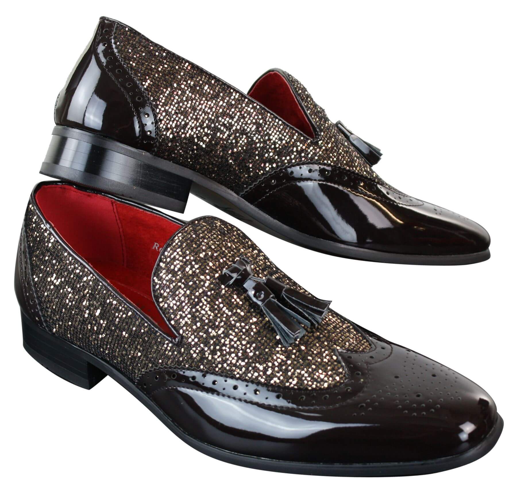 Sapatos masculinos elegantes para festa, com borlas brilhantes, nas cores vermelho, prata e preto, estilo slip-on, em couro envernizado.