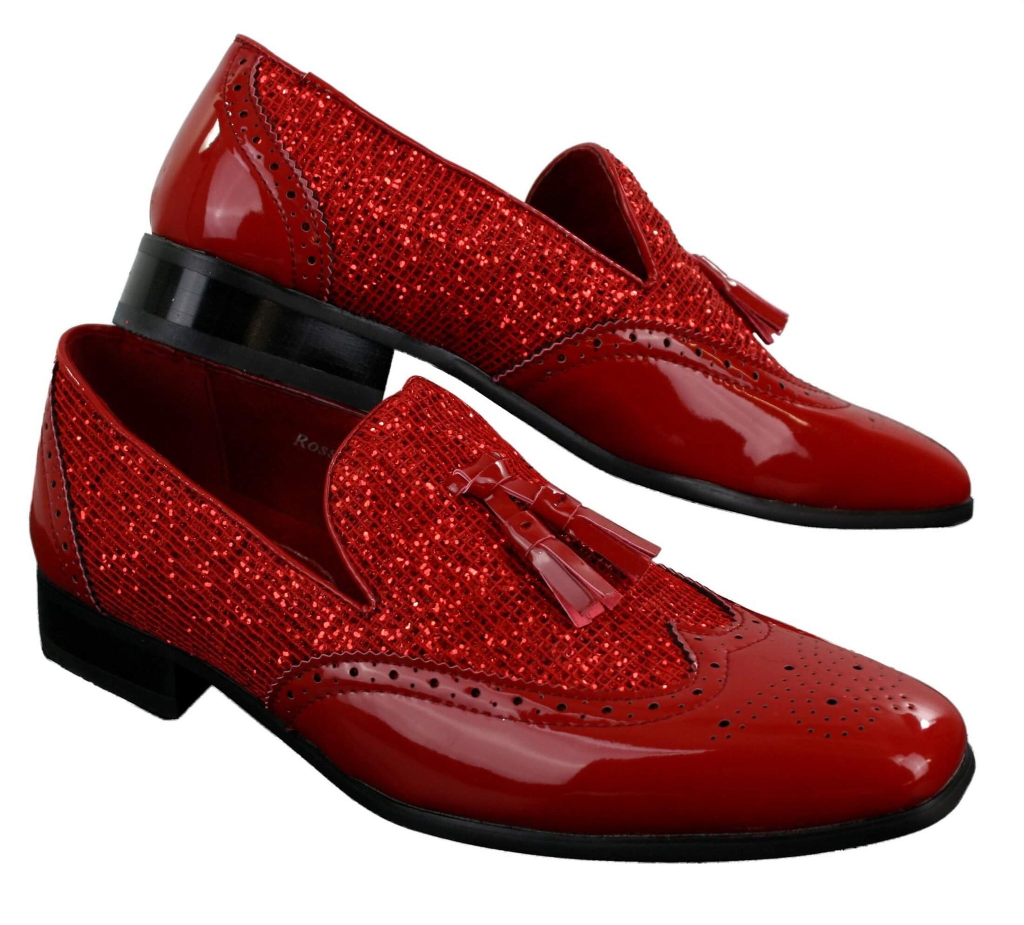Sapatos masculinos elegantes para festa, com borlas brilhantes, nas cores vermelho, prata e preto, estilo slip-on, em couro envernizado.