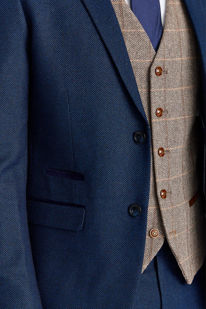 Terno Arthur Navy com colete contrastante Harris Brown em tweed.