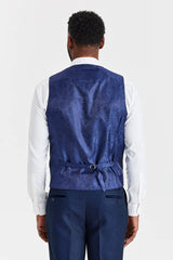 Terno Arthur Navy com colete contrastante Harris em tweed cinza.