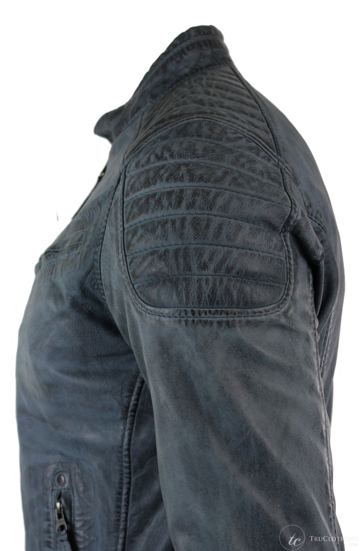 Jaqueta masculina de couro legítimo lavado, corte slim, estilo retrô, com zíper, nas cores marrom-claro e azul urbano-zulu.
