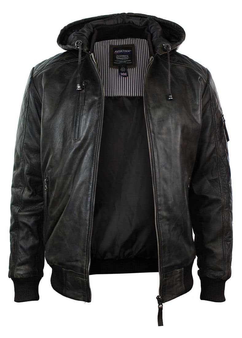 Jaqueta bomber masculina de couro marrom lavado com efeito desgastado, capuz removível e acolchoada.