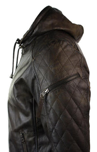 Jaqueta bomber masculina de couro marrom lavado com efeito desgastado, capuz removível e acolchoada.