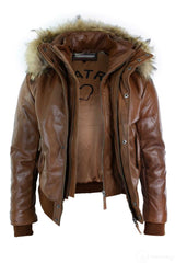 Jaqueta bomber masculina de couro com capuz de pele verdadeira, preta e acolchoada, cor bege.