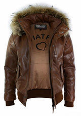 Jaqueta bomber masculina de couro com capuz de pele verdadeira, preta e acolchoada, cor bege.
