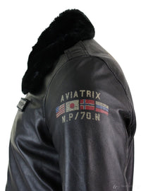 Jaqueta de aviador masculina em couro legítimo preto com gola de pele, corte slim e estilo bomber.