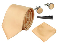 Conjunto de presente em cetim de seda dourado com gravata, lenço de bolso, abotoaduras e cetim brilhante.