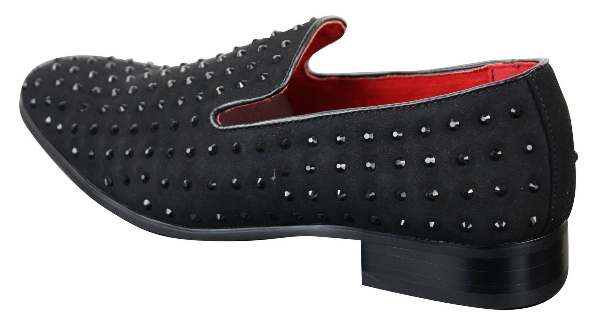 Mocassins masculinos de camurça com tachas prateadas, elegantes e brilhantes para festas.