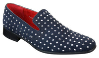Mocassins masculinos de camurça com tachas prateadas, elegantes e brilhantes para festas.