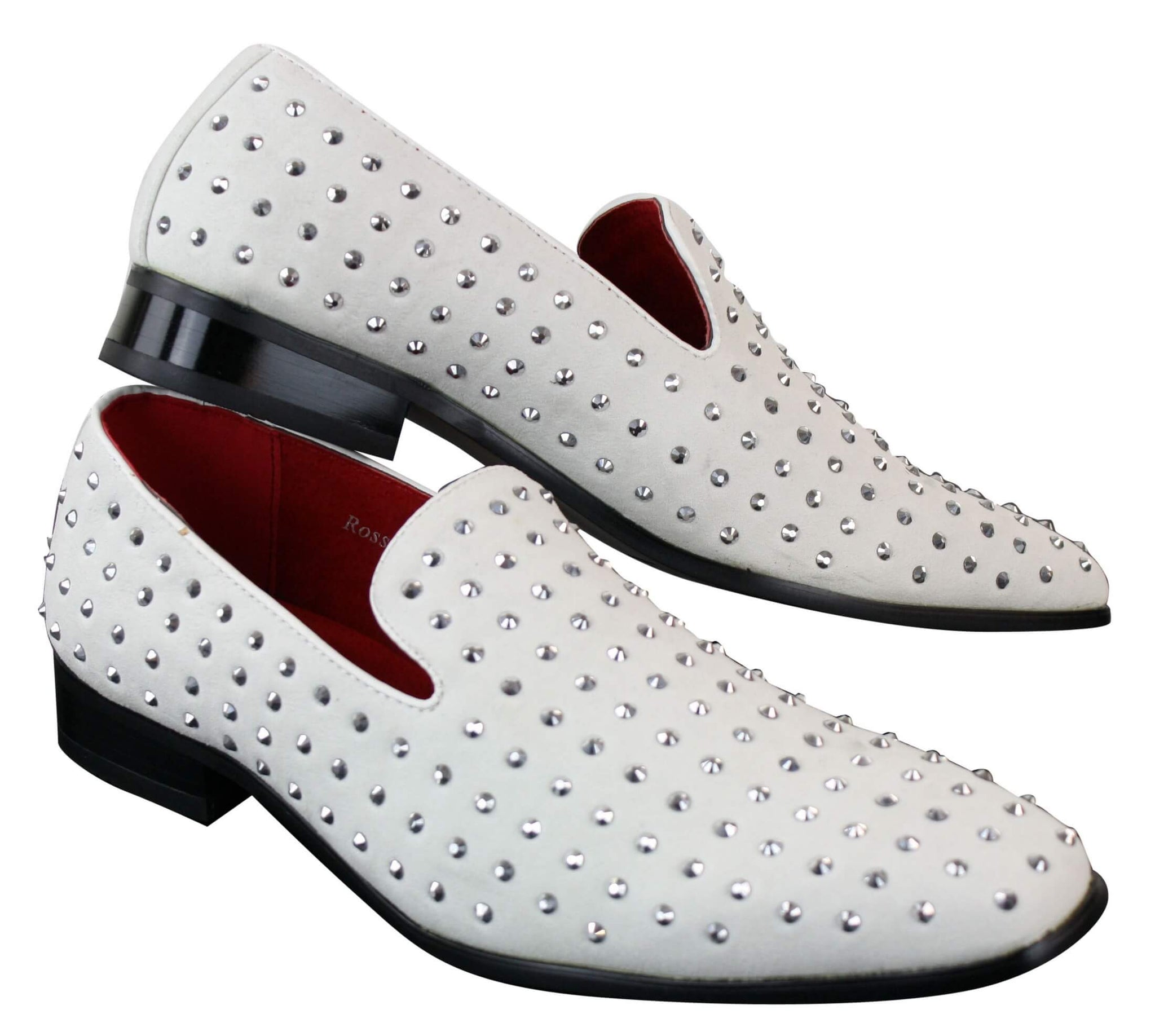 Mocassins masculinos de camurça com tachas prateadas, elegantes e brilhantes para festas.