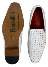 Mocassins masculinos de camurça com tachas prateadas, elegantes e brilhantes para festas.