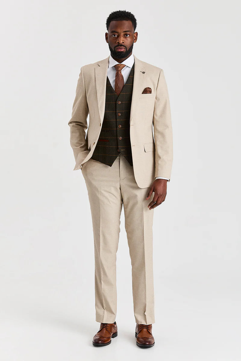 Terno Belmont bege com colete de tweed verde Harris