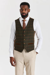 Terno Belmont bege com colete de tweed verde Harris