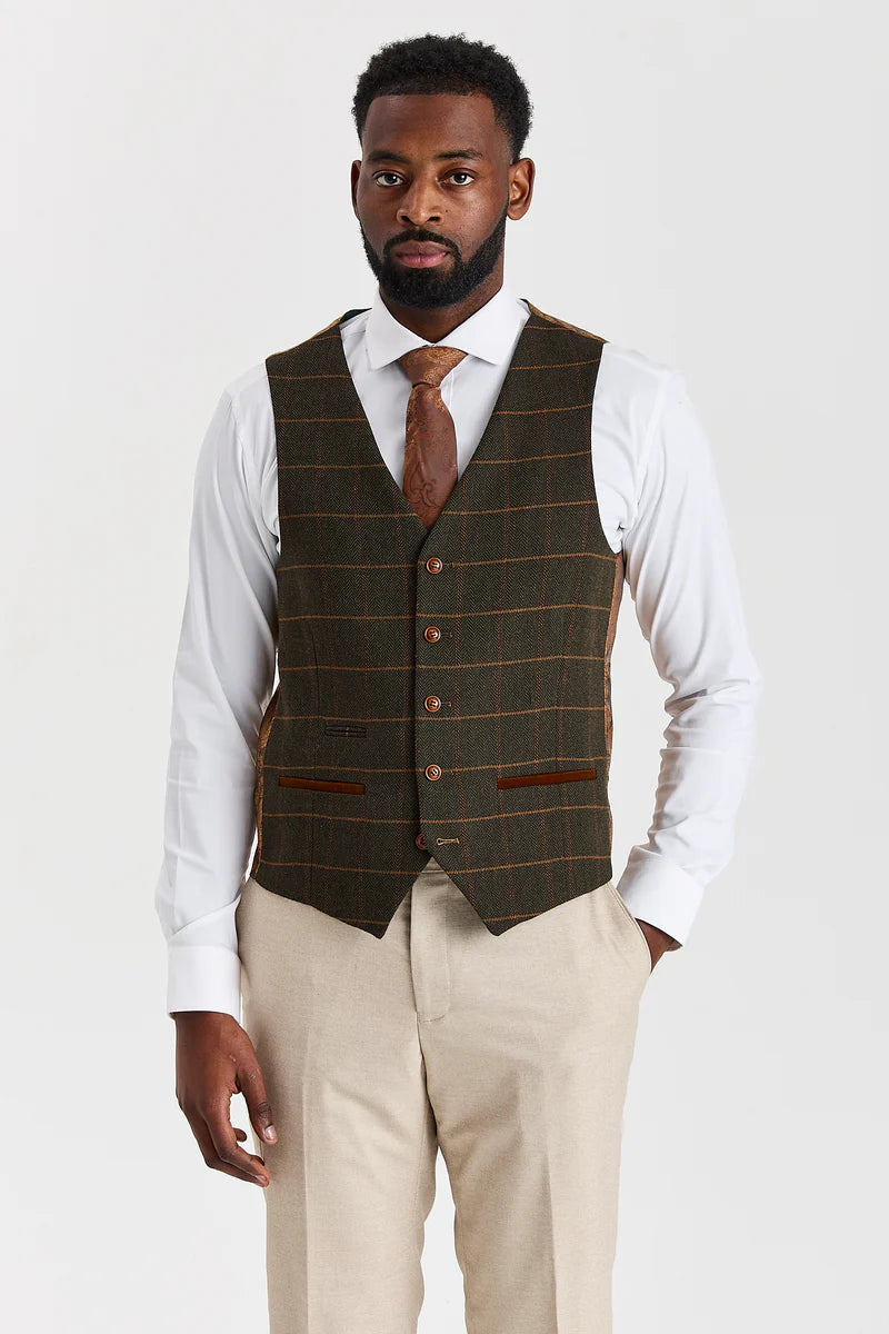 Terno Belmont bege com colete de tweed verde Harris